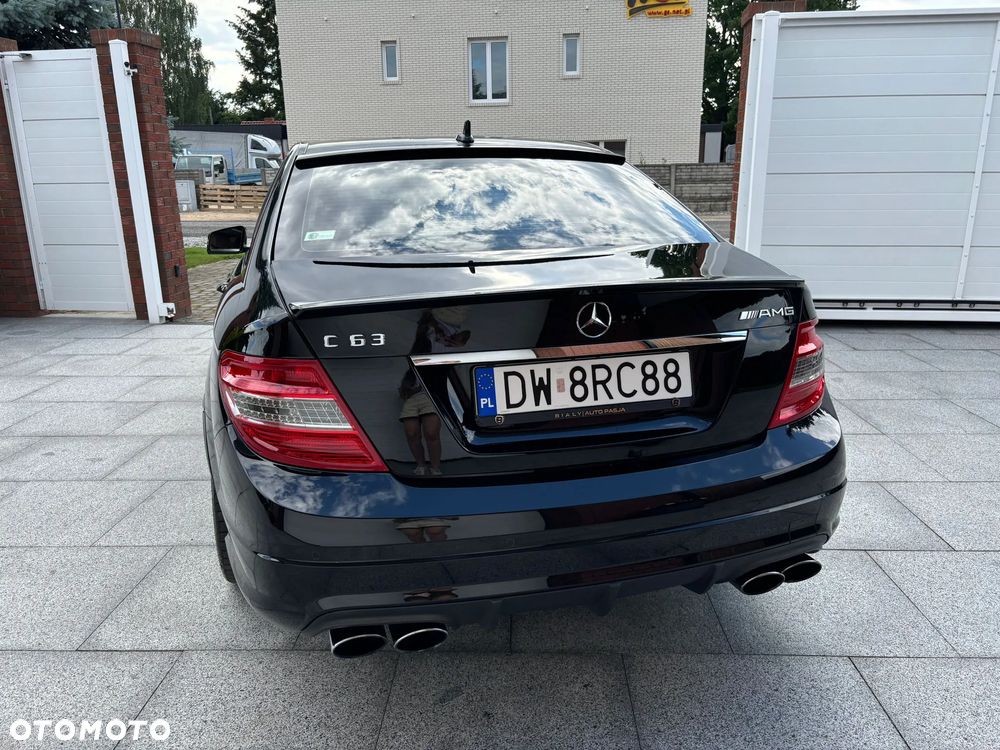 Mercedes-Benz Klasa C 63 AMG - 16