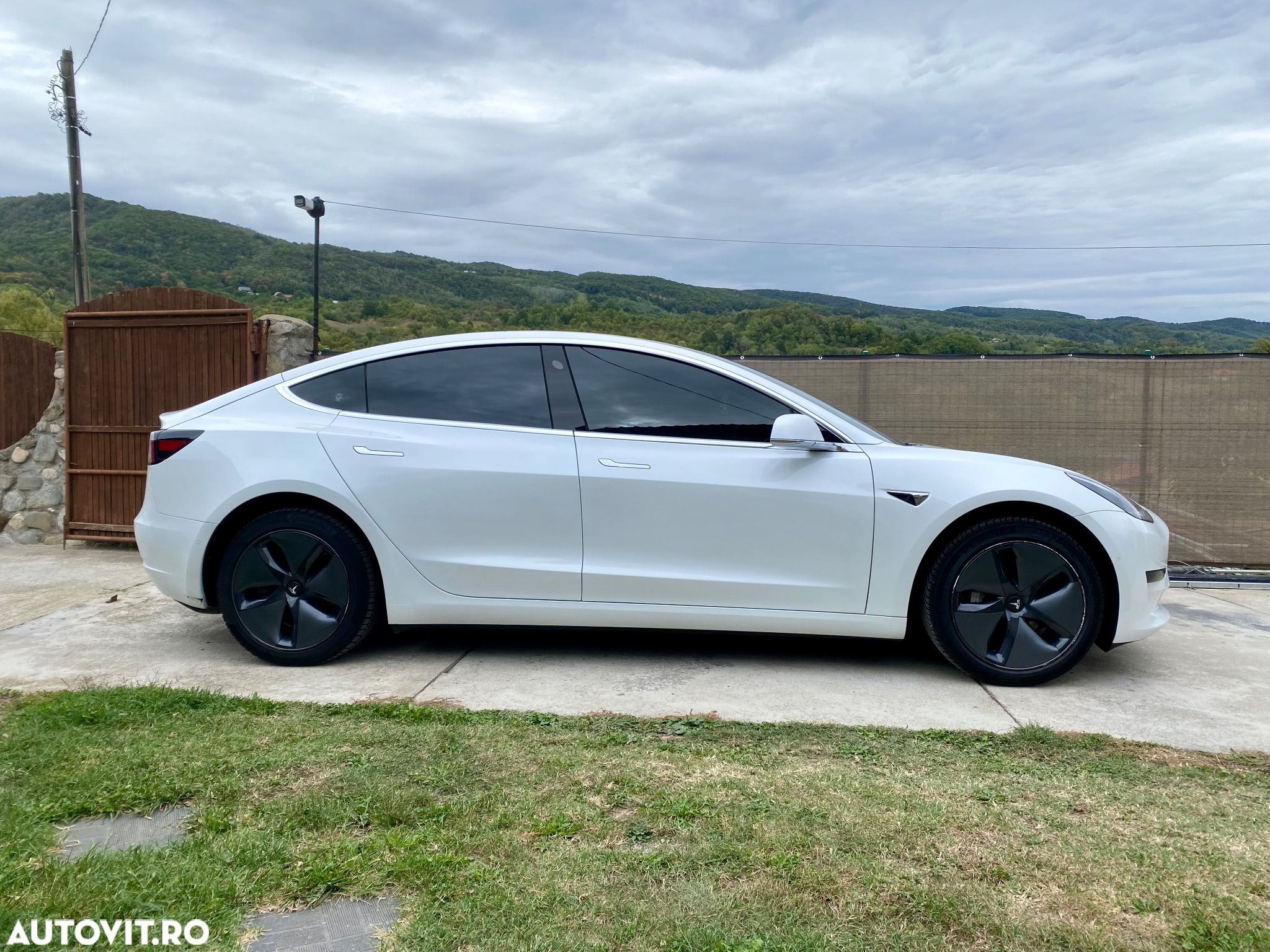 Tesla Model 3 Standard Reichweite Plus Hinterradantrieb - 1