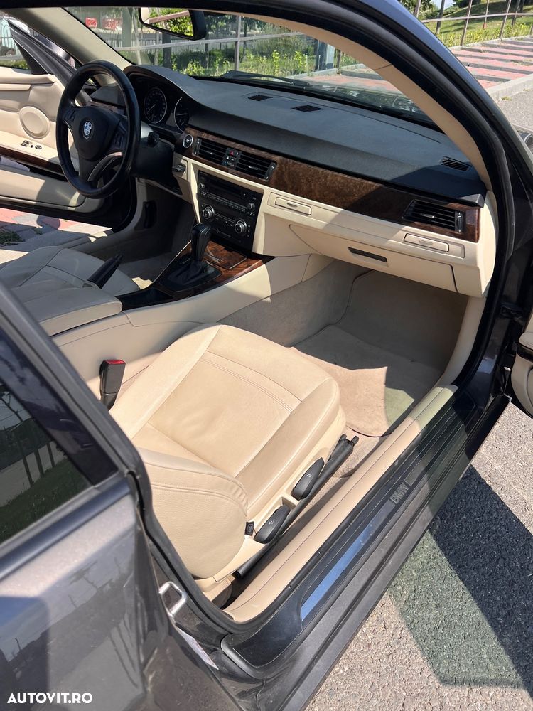 BMW Seria 3 320i Aut. - 26