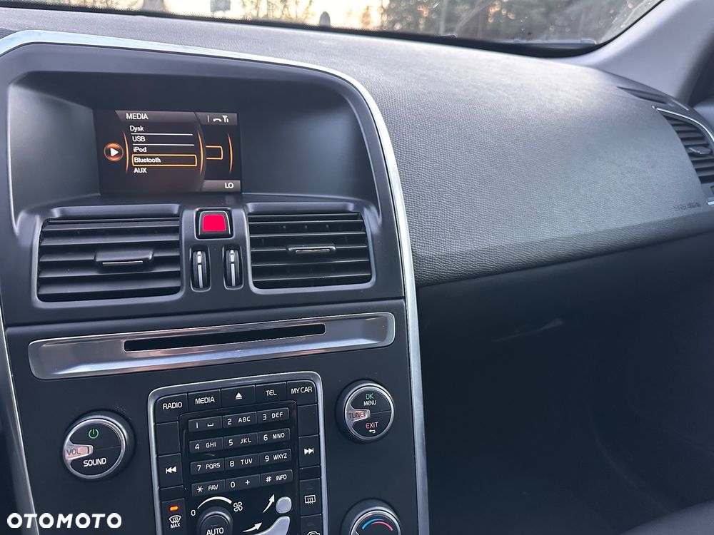 Volvo XC 60 D4 Momentum - 25