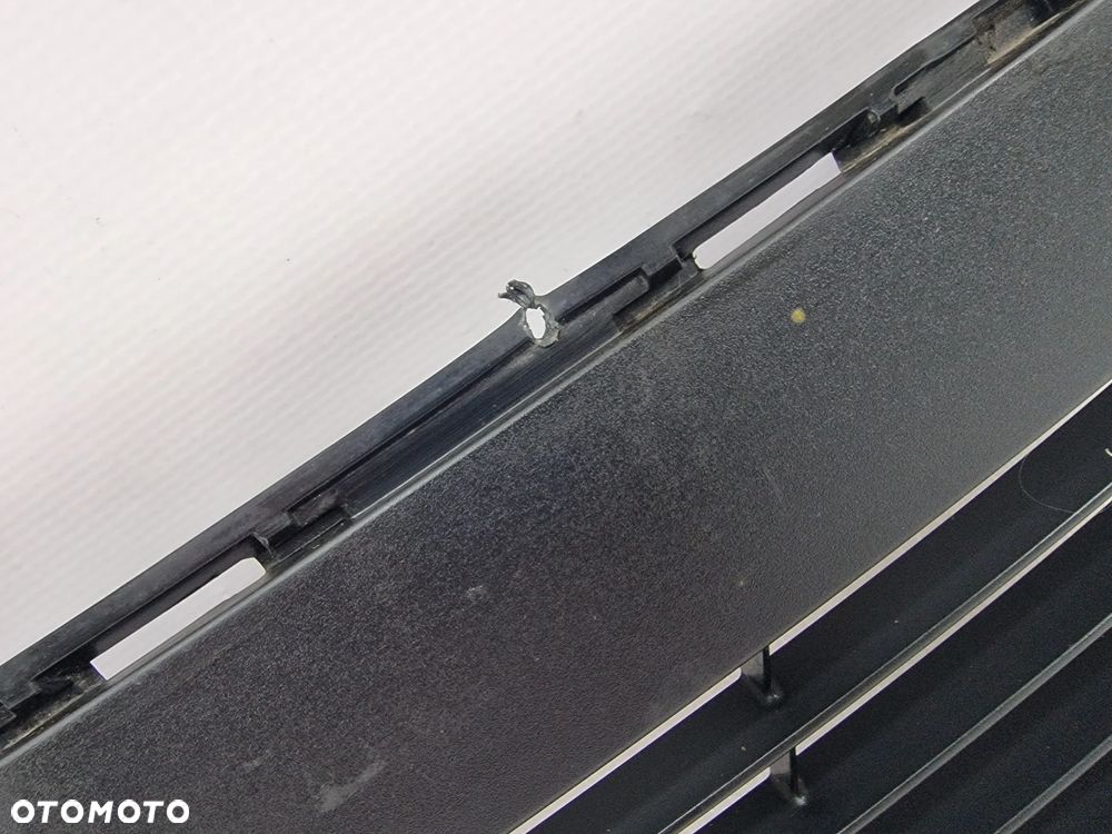 TOYOTA YARIS III 3 11- KRATKA ŚRODKOWA ZDERZAKA PRZEDNIEGO PRZÓD , NR 53112-0D210 , NR AUKCJI KR410 - 7