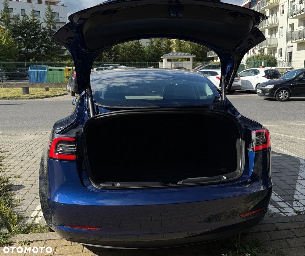 Tesla Model 3 - 9