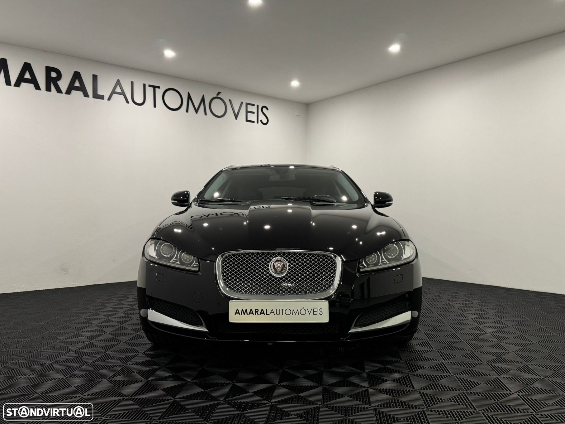 Jaguar XF Sportbrake 2.2 D Premium Luxury - 4