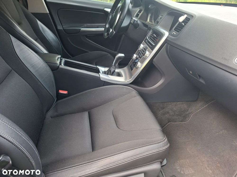 Volvo V60 D2 Drive-E Momentum - 11