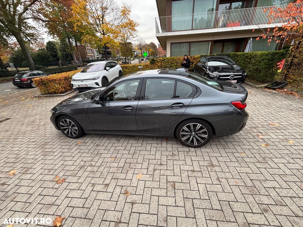 BMW Seria 3 330e Aut. Luxury Line - 36