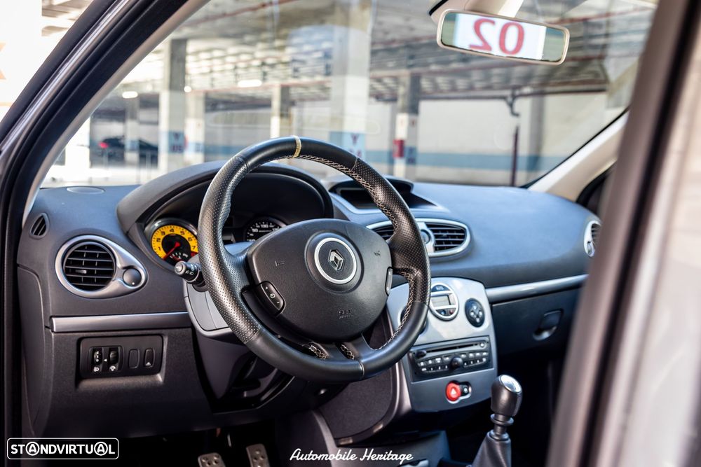 Renault Clio 2.0 16V RS - 17