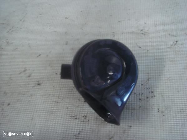 Buzina Volkswagen Passat (3C2) - 1