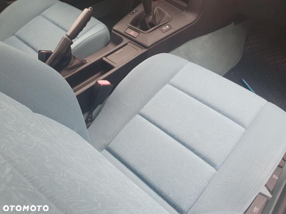 BMW Seria 3 316i - 11