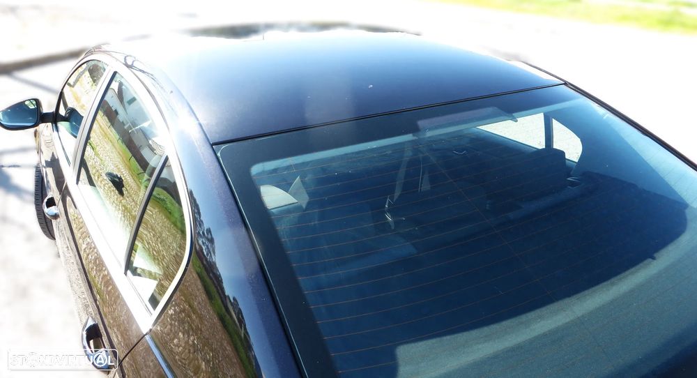 VW Passat 1.6 TDI BlueMotion - 16