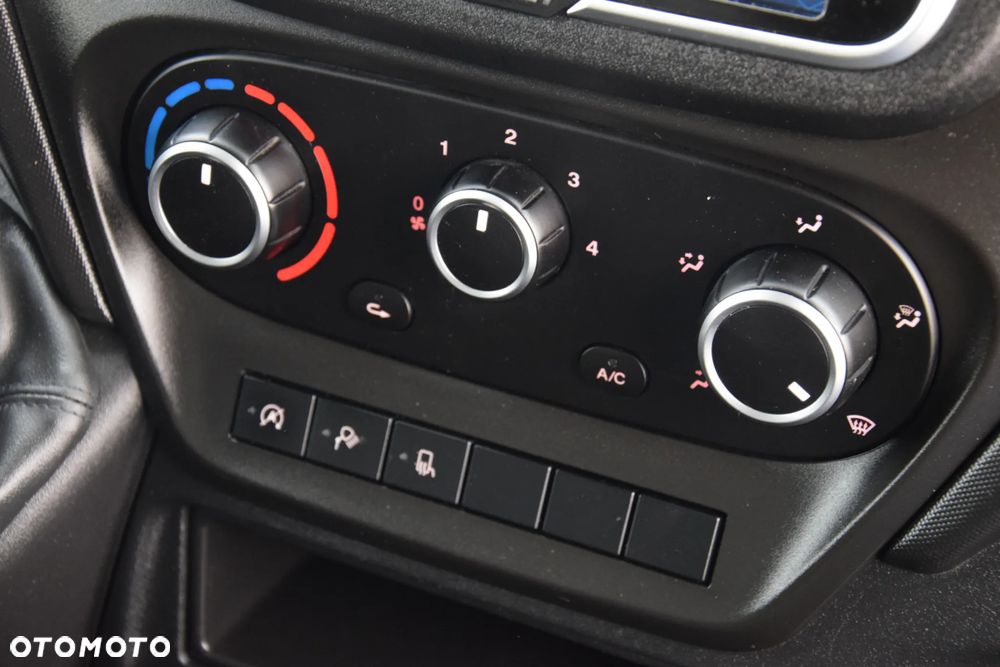 Iveco DAILY MAXI 35S14 / 2.3 - 140 KM / AUTOMAT HI-MATIC / NOWY MODEL / 3 OSOBY / DOSTAWCZE / BLASZAK / KAMERA COFANIA / TEMPOMAT / KLIMA / 2022 / SERWISOWANY / SPROWADZONY Z NIEMIEC - 37