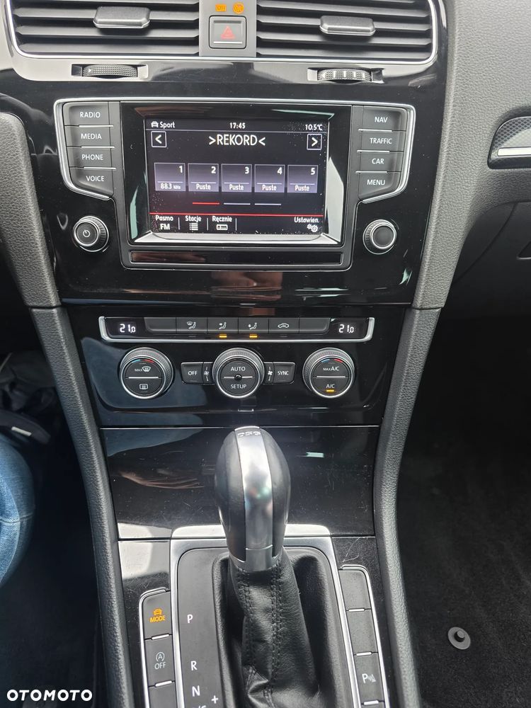 Volkswagen Golf - 6
