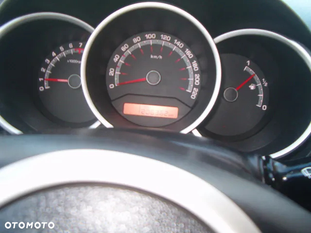 Kia Venga - 32
