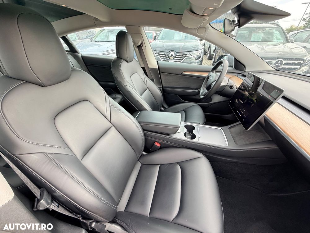 Tesla Model 3 - 9