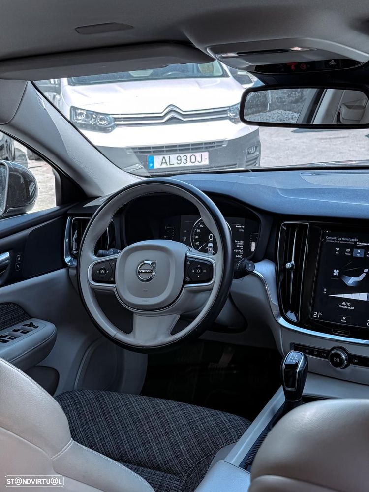 Volvo V60 2.0 D3 Momentum - 14