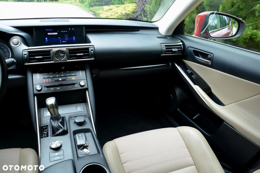 Lexus IS 200t / 300 Prestige - 26