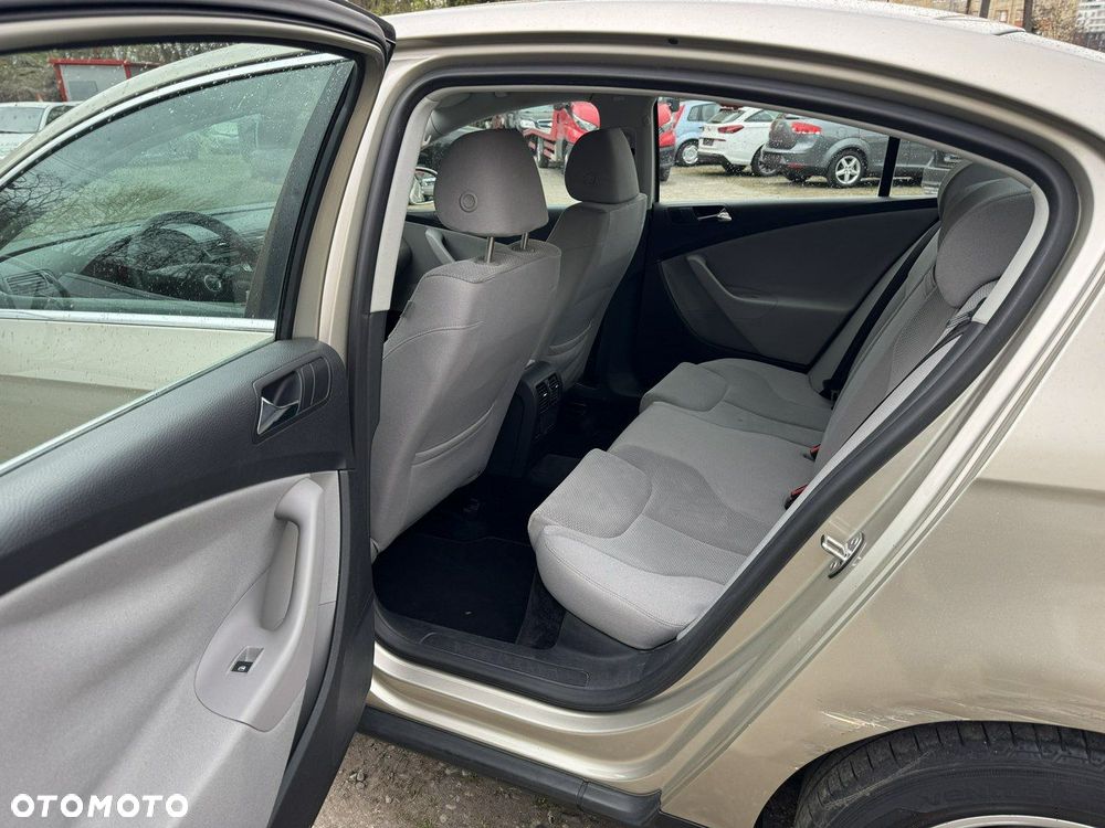 Volkswagen Passat 2.0 FSI Automatik Comfortline - 19