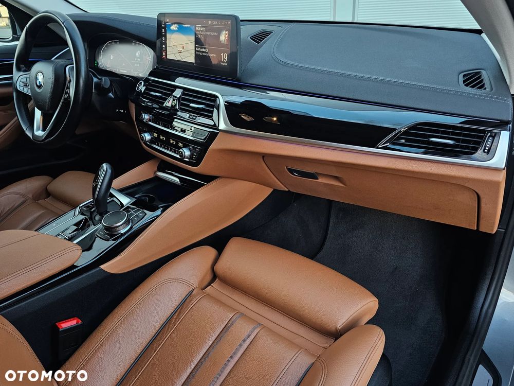 BMW Seria 5 520i GPF Luxury Line sport - 32