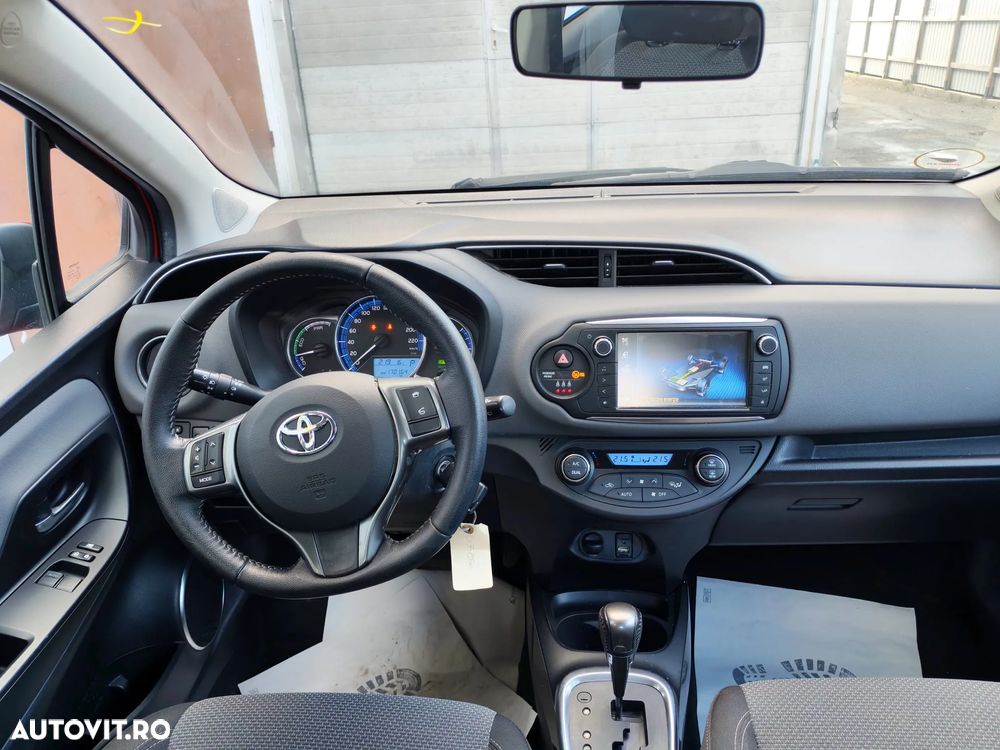 Toyota Yaris 1.5 VVT-i HSD Sol - 6
