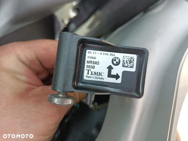 Czujnik uderzenia sensor zderzeniowy boczny BMW E83 X3 wtyczka 3414264