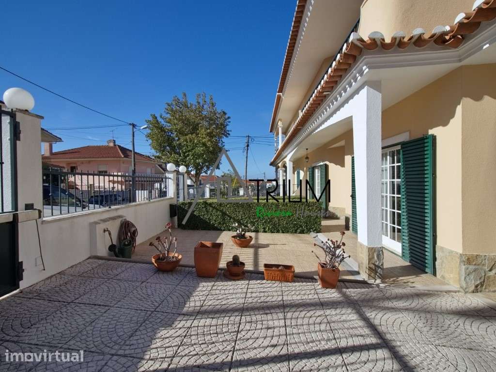 MORADIA T4 EM OEIRAS, AMPLO LOGRADOURO, GARAGEM E ESPAÇO PARA TODA ... - Grande imagem: 3/46