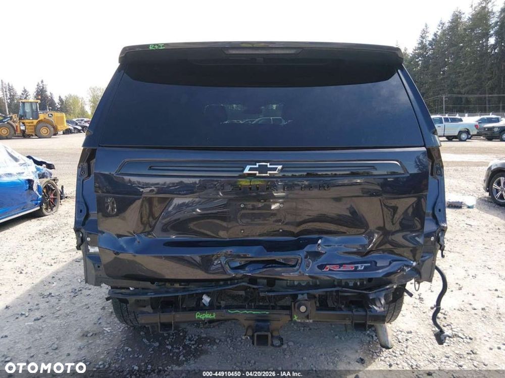 Chevrolet Suburban - 4