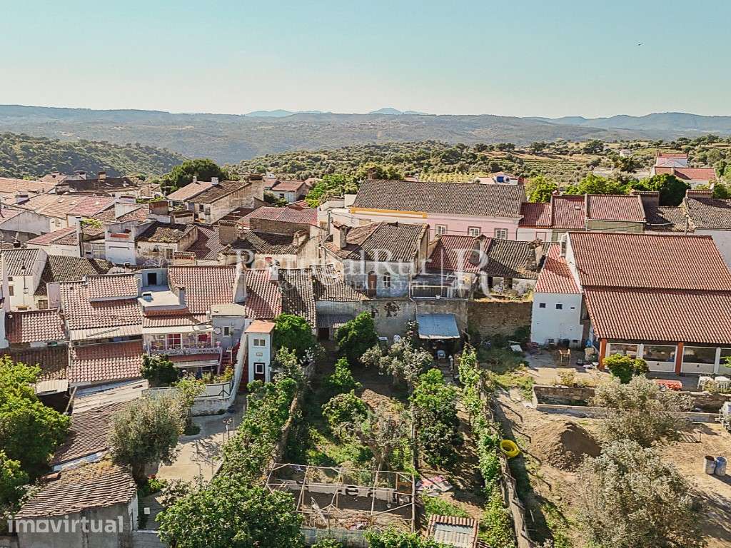 Casa Histórica com quintal para recuperar em Amieira do Tejo - Grande imagem: 2/35
