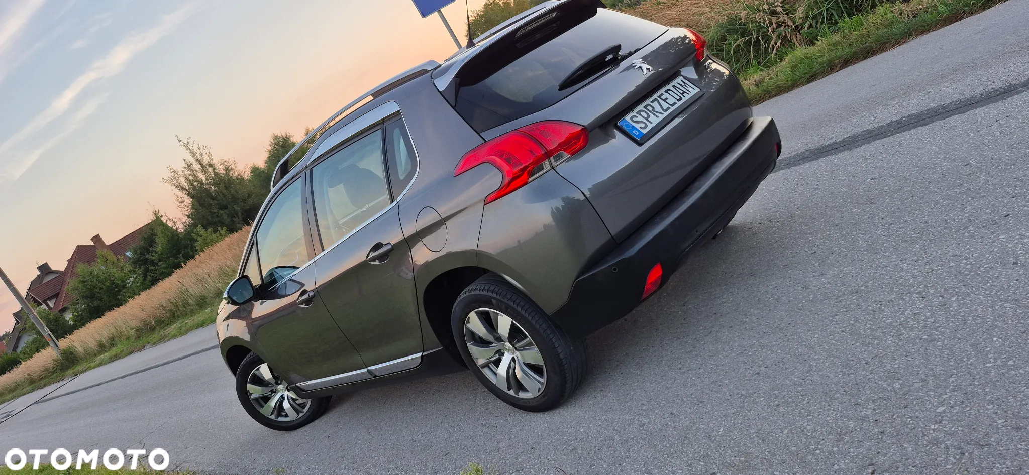 Peugeot 2008 1.6 e-HDi Allure S&S - 9