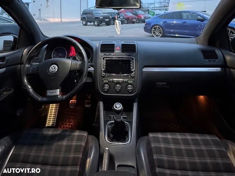 Volkswagen Golf - 11