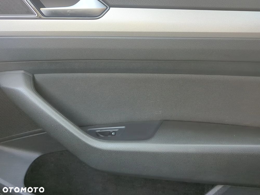 Volkswagen Passat - 27