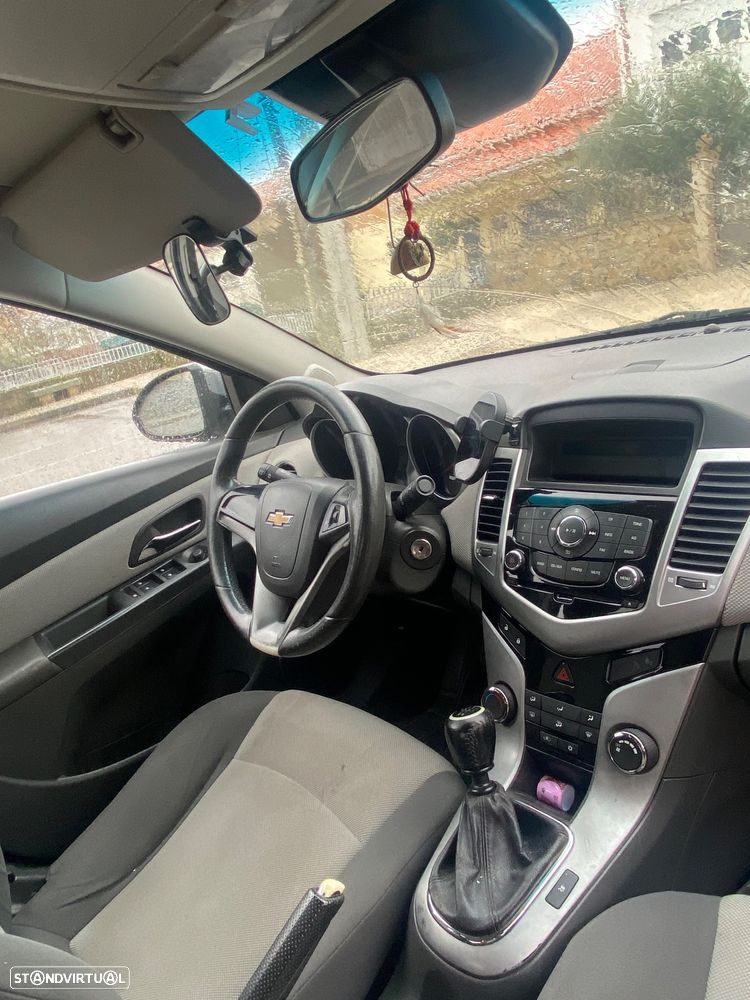 Chevrolet Cruze 1.6 LS - 6