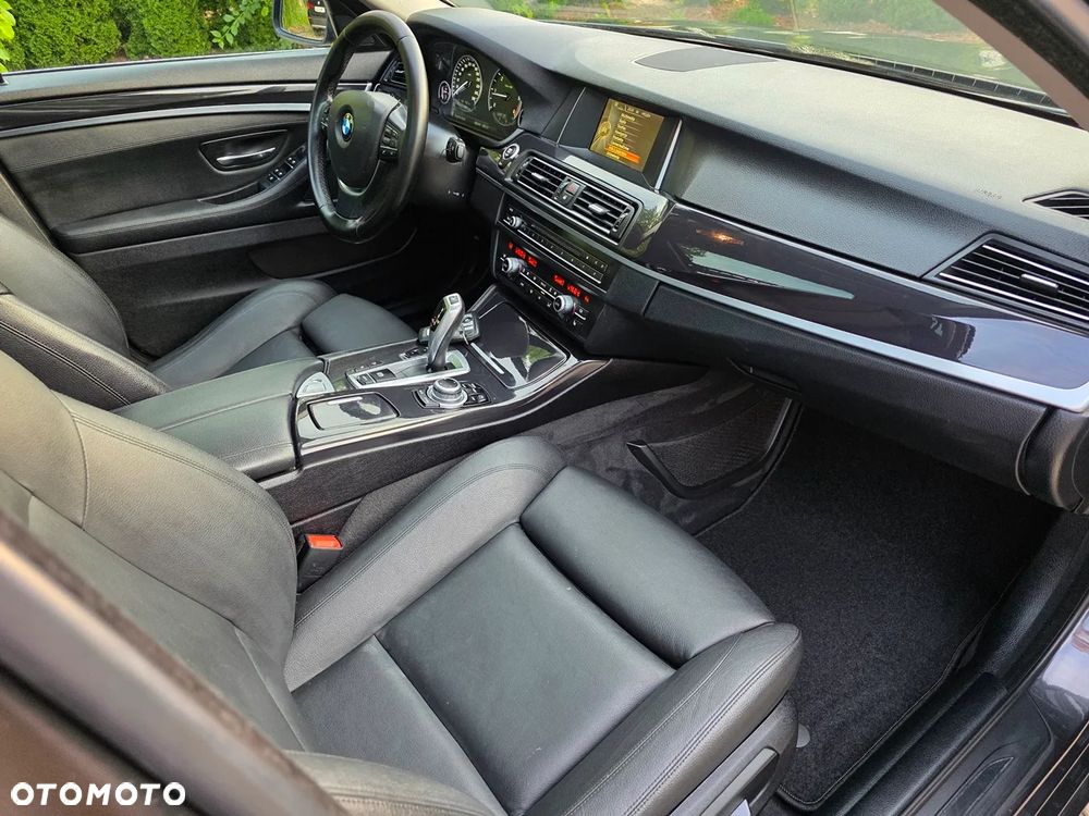 BMW Seria 5 520d xDrive - 22