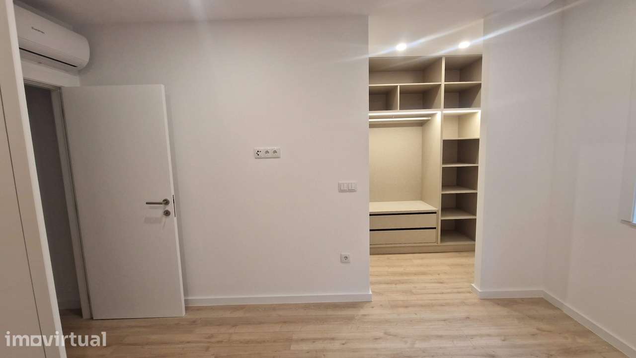 Apartamento T2 na Rua Doutor Francisco Machado Owen - Grande imagem: 5/22