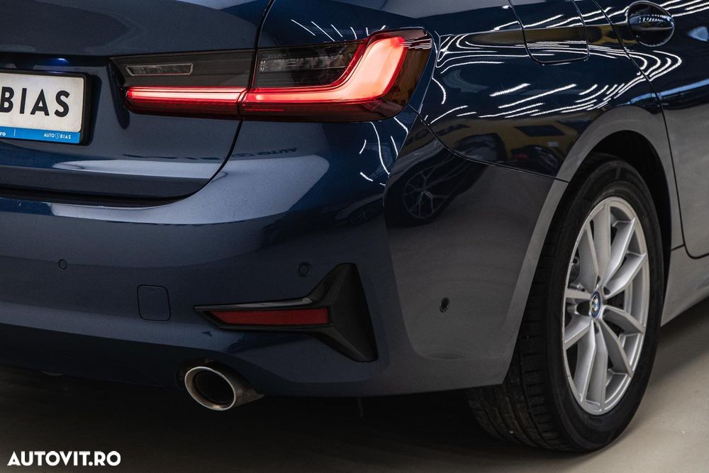 BMW Seria 3 320e AT PHEV - 38