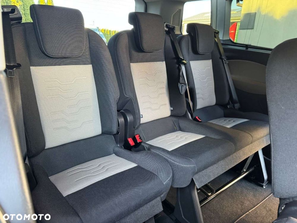 Ford Tourneo Custom - 26
