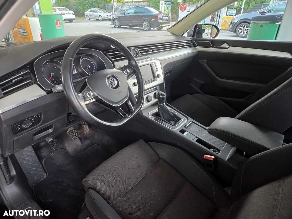 Volkswagen Passat - 4