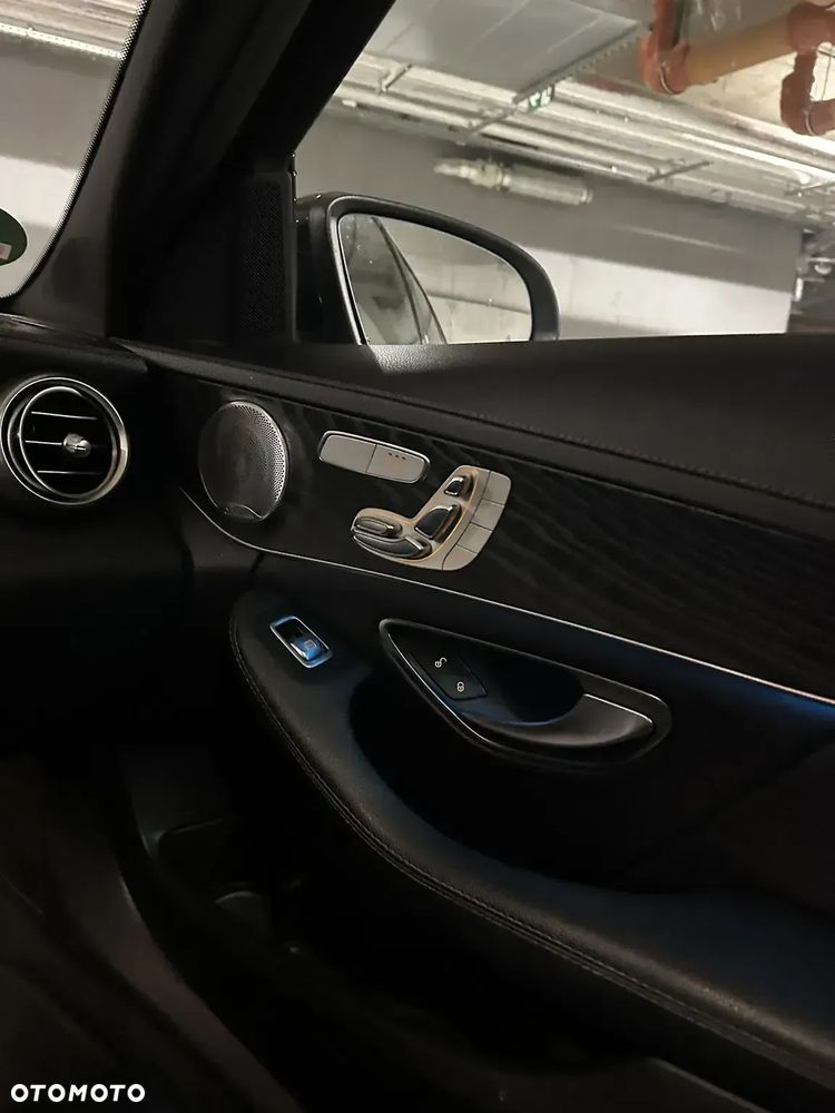 Mercedes-Benz Klasa C AMG 43 4-Matic - 17