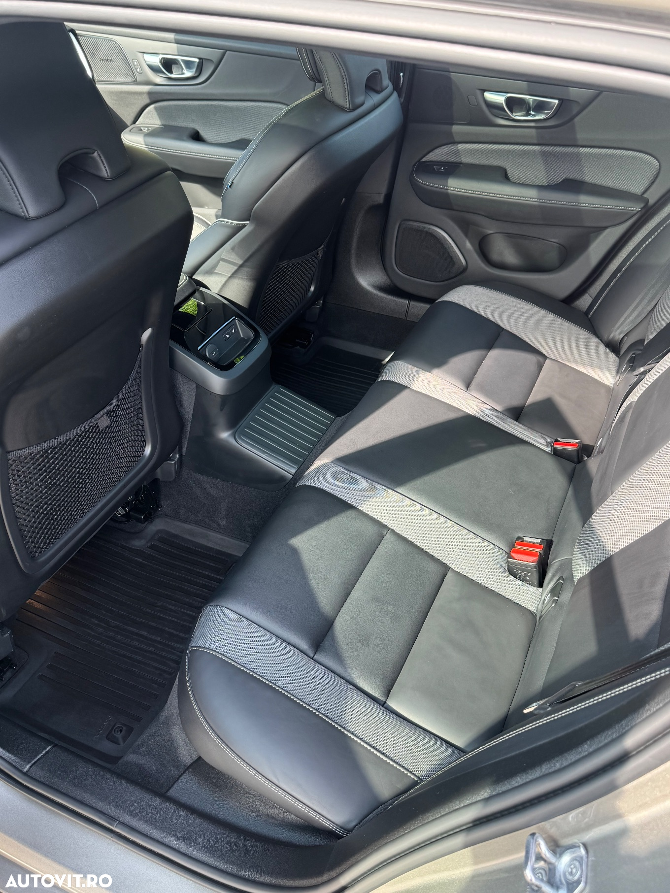 Volvo V60 T6 AWD Recharge Geartronic RDesign Expression - 16