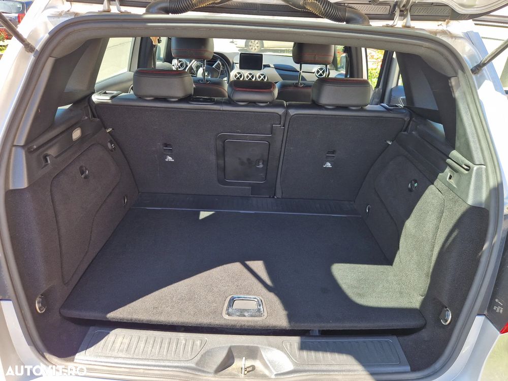 Mercedes-Benz B 180 AMG Line - 12