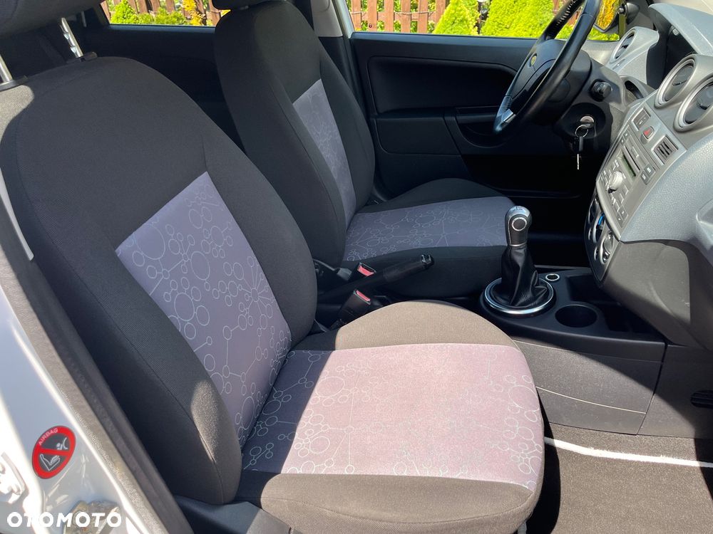Ford Fiesta 1.4 Ambiente - 11