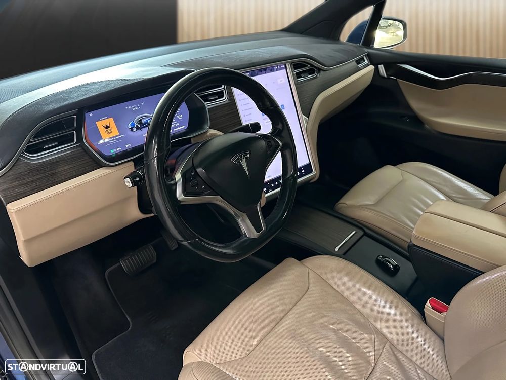 Tesla Model X 90D - 7