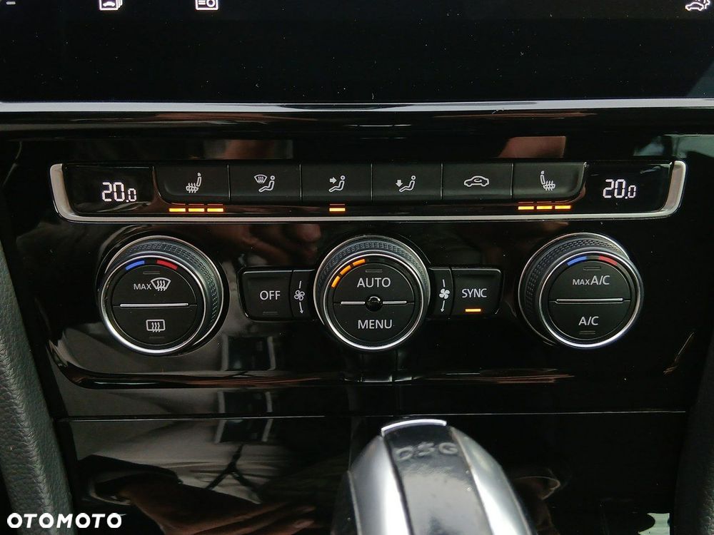 Volkswagen Golf - 32