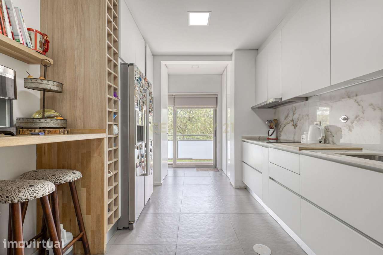140 m² de área útil e uma distribuição generosa a cinco minutos da pra - Grande imagem: 4/18