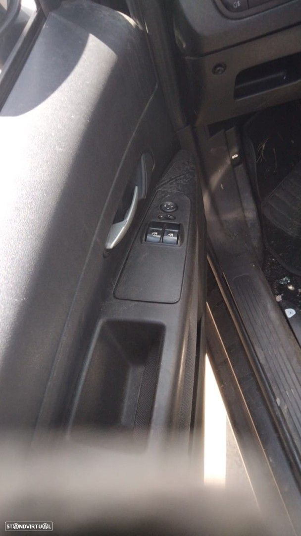 Fiat Linea 1.4i de 2008 disponível para peças - 8
