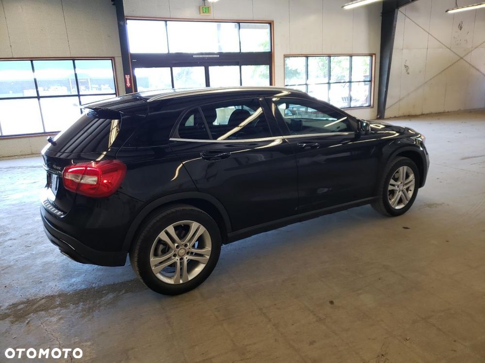 Mercedes-Benz GLA 250 4-Matic - 5
