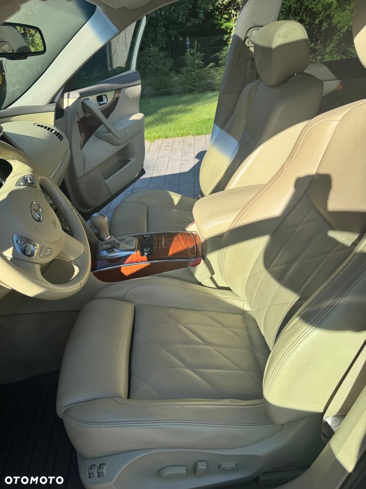 Infiniti QX70 - 28