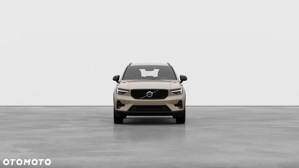 Volvo XC 40 B3 Plus Dark - 3