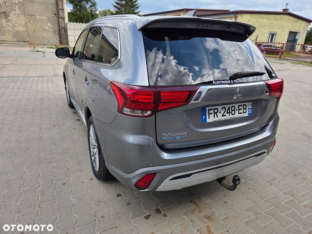 Mitsubishi Outlander - 10