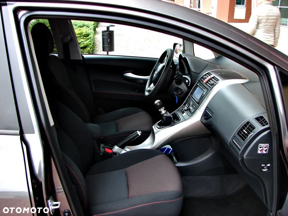 Toyota Auris 1.6 Premium Comfort - 7