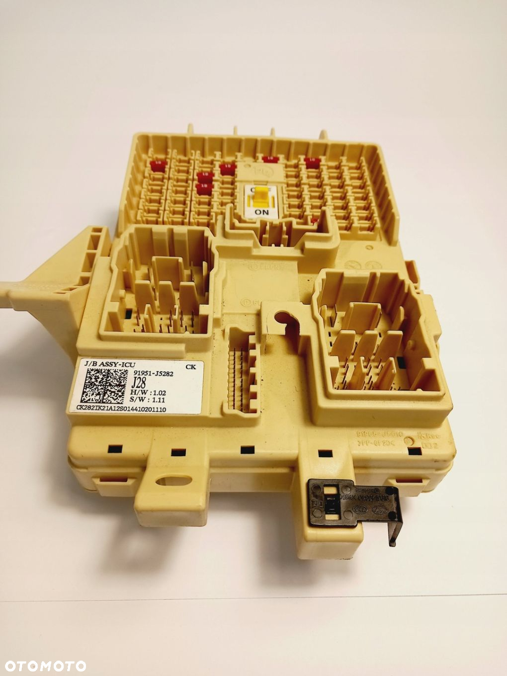 SKRZYNKA BEZPIECZNIKÓW MODUŁ ROZDZIELCZY KIA STINGER 3.3 AWD 91951-J5282 - 2