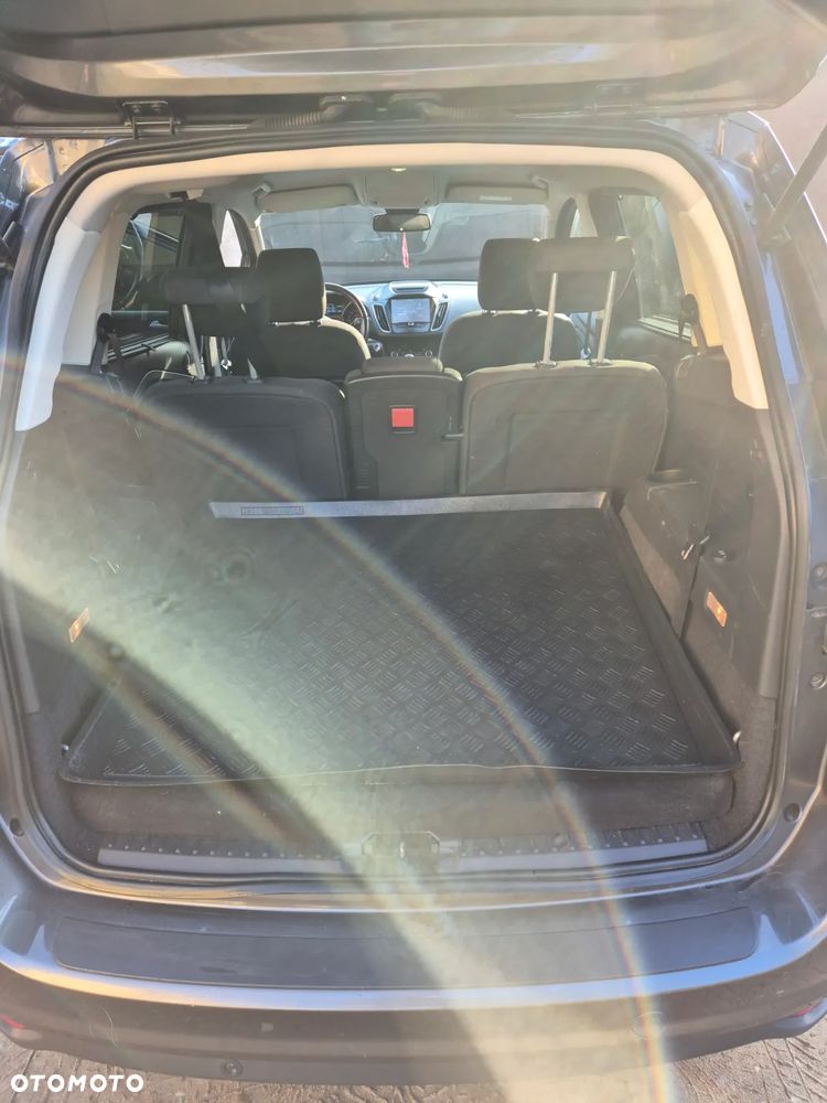 Ford Grand C-MAX - 11